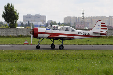 Image showing The small white plane on a runway.