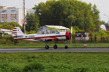 Image showing The small white plane on a runway.