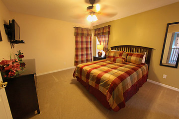 Image showing Queen Bedroom