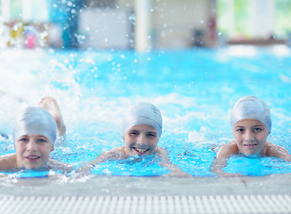 Image showing children group  at swimming pool