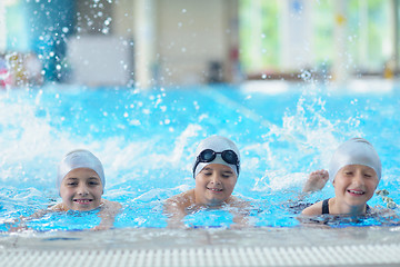 Image showing children group  at swimming pool