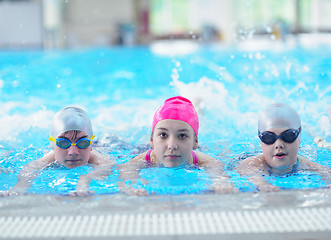 Image showing children group  at swimming pool