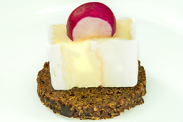 Image showing Pumpernickel with camembert