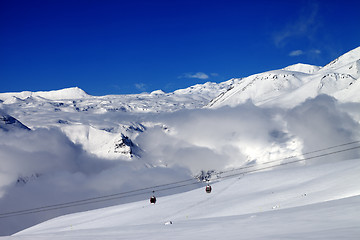 Image showing Off-piste snowy slope and cable car at nice day