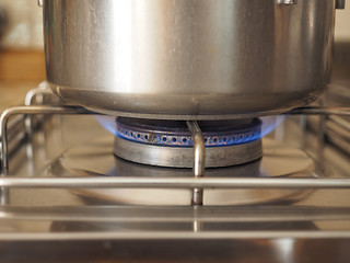 Image showing Saucepot on cooker