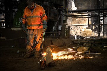 Image showing Welding manwith sparks