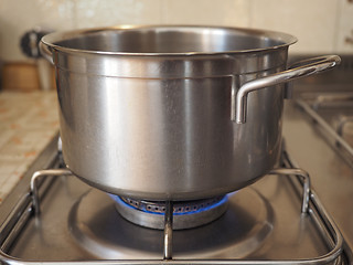 Image showing Saucepot on cooker