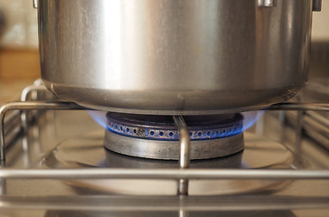 Image showing Saucepot on cooker