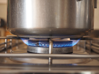 Image showing Saucepot on cooker