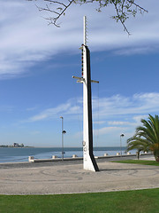 Image showing Ships Mast Memorial