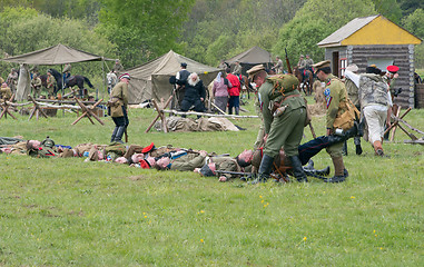 Image showing Dead soldiers in row