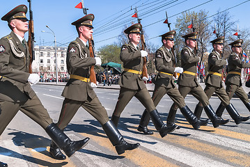 Image showing Soldiers of guard of honor march on parade