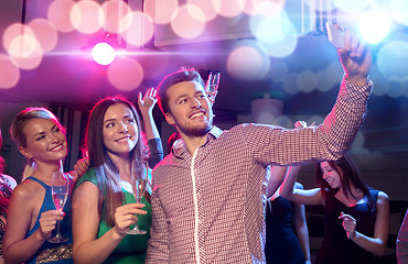 Image showing friends with glasses and smartphone in club