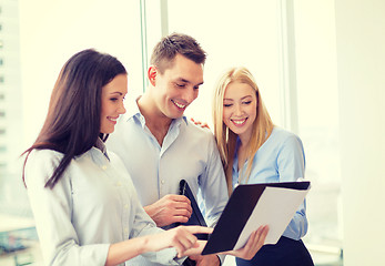 Image showing business team looking at clipboard