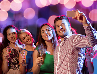 Image showing friends with glasses and smartphone in club