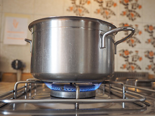 Image showing Saucepot on cooker