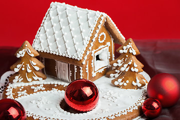 Image showing Holiday Gingerbread house on red.