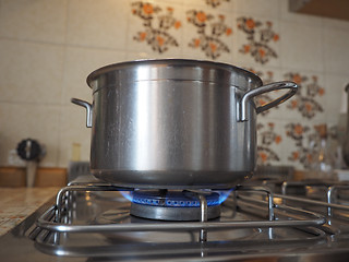 Image showing Saucepot on cooker