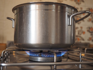 Image showing Saucepot on cooker