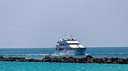Image showing Luxury yatch coming into port