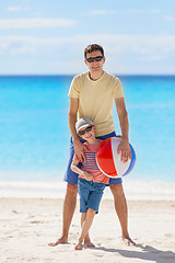 Image showing family at the beach