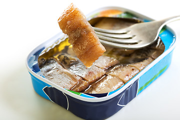 Image showing Sliced ??herring in oil.