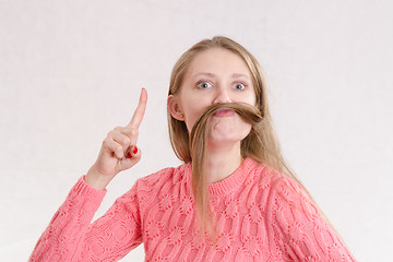 Image showing Cheerful girl strikes gangsters