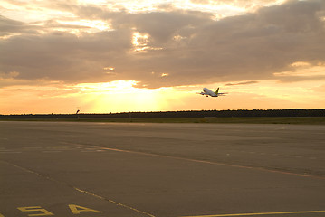 Image showing airplane setting of the sun