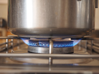 Image showing Saucepot on cooker