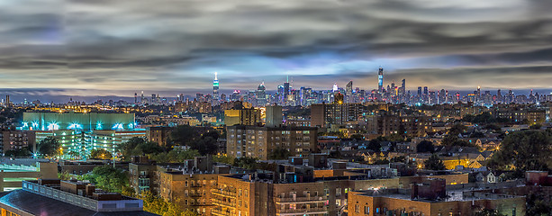 Image showing Manhattan skyline at night