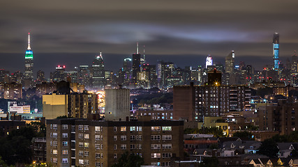 Image showing Manhattan skyline at night