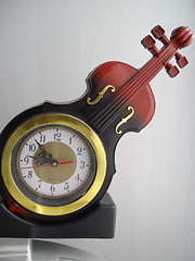 Image showing clock-violin