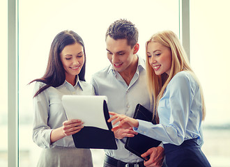 Image showing business team looking at clipboard