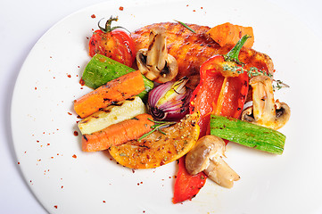 Image showing grilled chicken fillet and vegetables