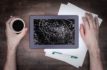 Image showing Tablet computer with broken glass