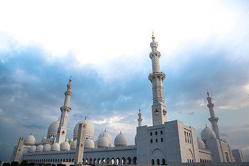 Image showing white history heritage islamic mosque in abu dhabi