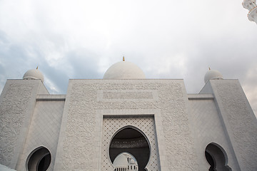 Image showing white history heritage islamic mosque in abu dhabi