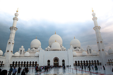 Image showing white history heritage islamic monument mosque in abu dhabi