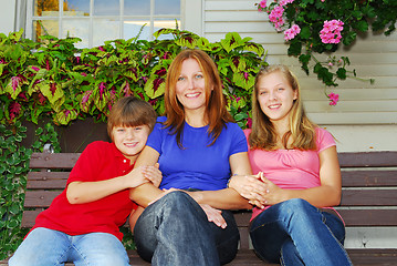 Image showing Family at a house