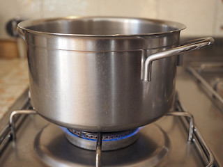 Image showing Saucepot on cooker