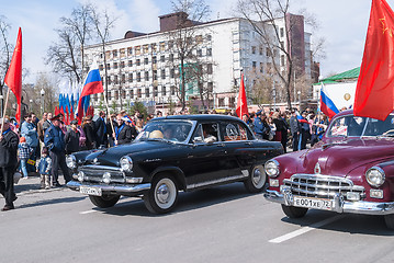 Image showing Old-fashioned cars participate in parade