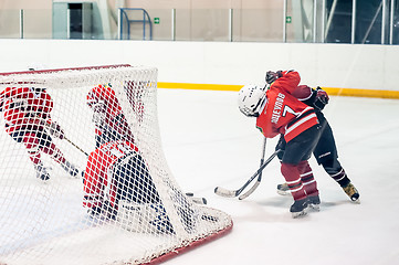 Image showing Gate attack in game of children ice-hockey teams