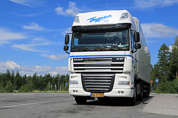 Image showing White DAF XF 105 Semi Truck Parked in Summer