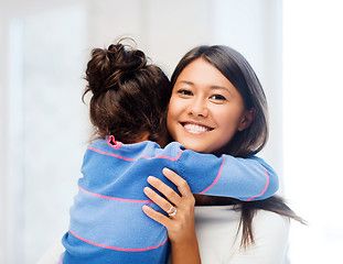 Image showing hugging mother and daughter