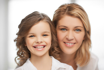 Image showing mother and daughter