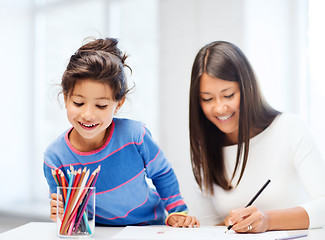 Image showing mother and daughter drawing