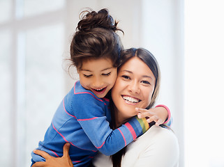 Image showing hugging mother and daughter