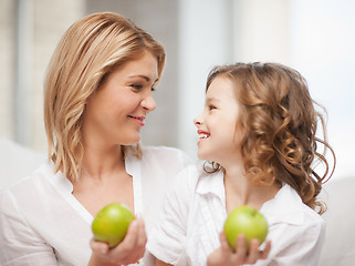 Image showing mother and daughter