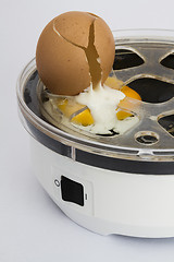 Image showing broken egg in cooker