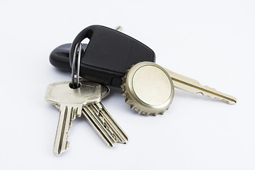 Image showing car key and bottle cap in close up